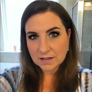 Meet your Posher, Sharon